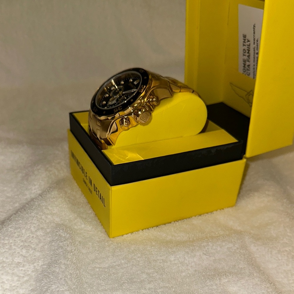 Invicta Yellow Watch Box - Picture 7 of 11